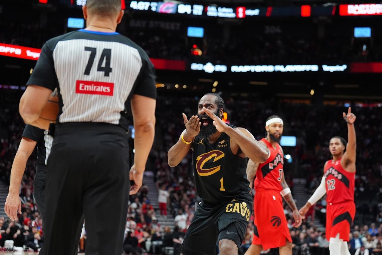 易倍体育登录入口-塔图姆轰30+11+7仍无缘日最佳，抱歉，文班打破NBA尘封22年的纪录